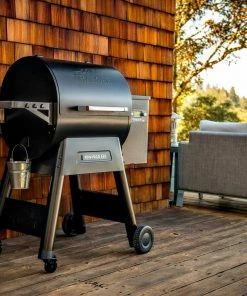 TRAEGER IRONWOOD 650 PELLET GRILL Outdoor Cooking