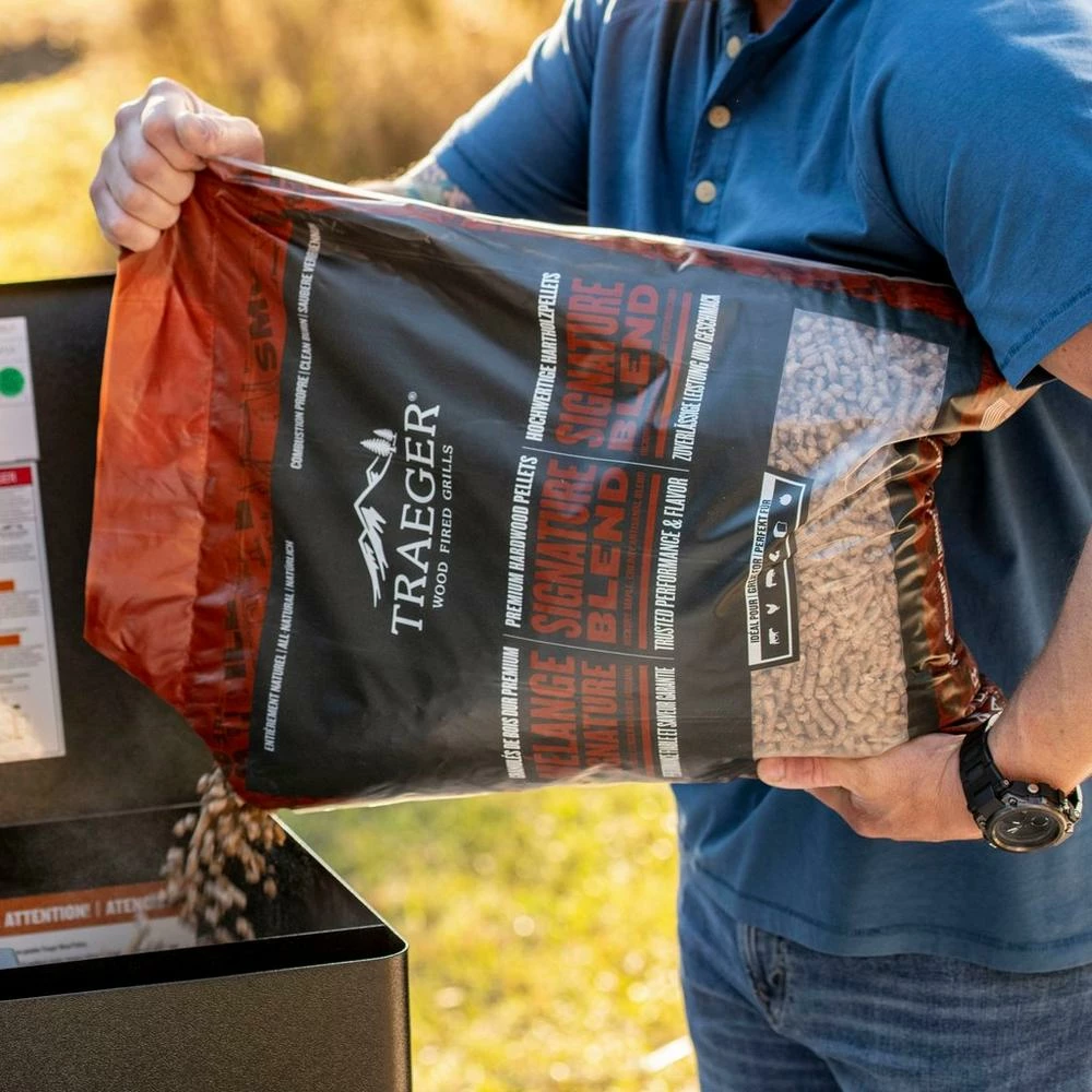 TRAEGER SIGNATURE BLEND BBQ WOOD PELLETS 4 TRAEGER SIGNATURE BLEND BBQ WOOD PELLETS